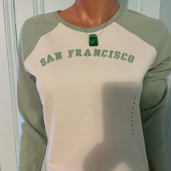 Gap top NWT San Fran logo size large - Picture 6 of 6
